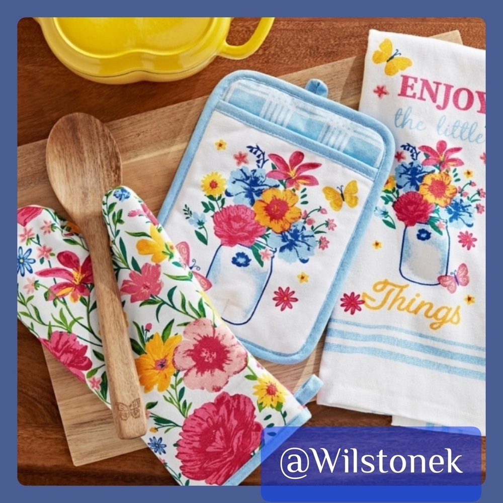 ❤️The Pioneer Woman Flowering
Frontier Kitchen Towel, Oven Mitt & Potholder